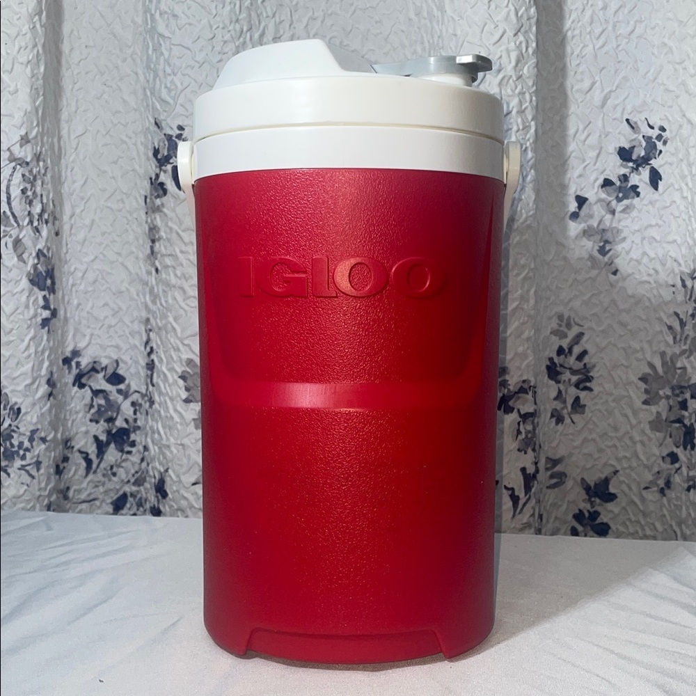 Igloo Crimson Beverage Dispenser